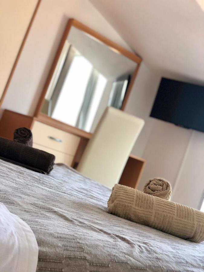 Apartments Mare Kneza エクステリア 写真